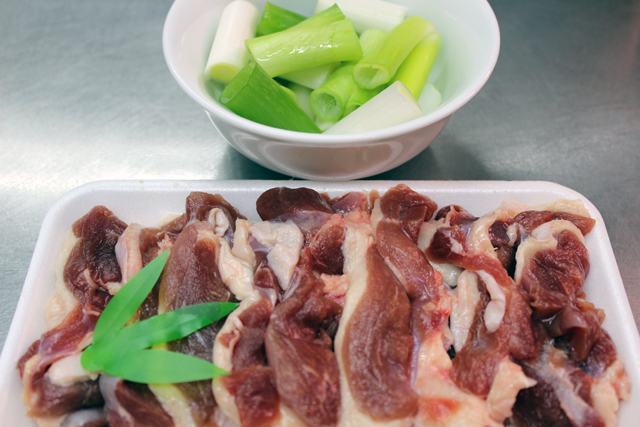 【送料無料】かもネギ汁セット：鴨もも190g＋鴨汁200g(4倍希釈用)＋鳥取県産ねぎ15粒 【合鴨】【冷凍】