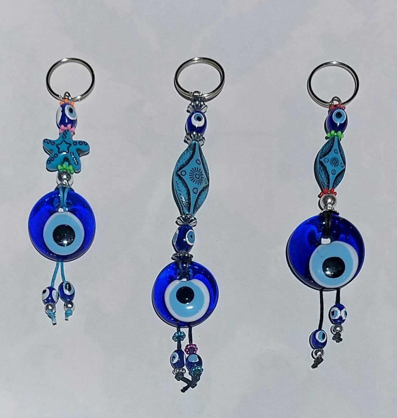 魔よけのお守り付きキーホルダー