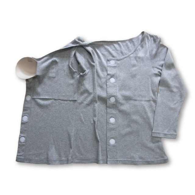 前開き 長袖インナー カップ付き