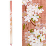 春を彩る細タペストリー