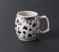 【Upcycled】Neo Clayマグカップ（手描墨絵唐草）