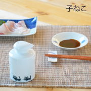 ピタッと止まる醤油差し（子ねこ）