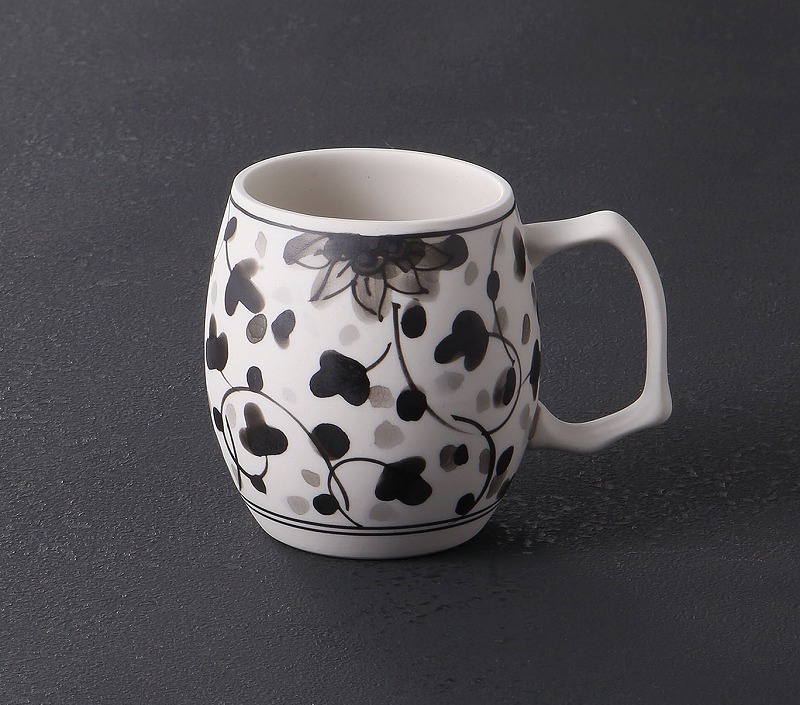 【Upcycled】Neo Clayマグカップ（手描墨絵唐草）