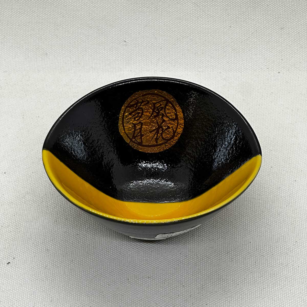 ラグビー型茶黒小鉢 (風化雪月金彩)