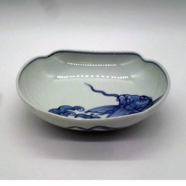 NO97 染付け　皿　呉須絵　切込焼 有田焼 呉須絵 波鯉 木甲皿