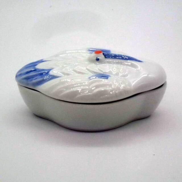 有田焼 陽刻 蓋物 鶴