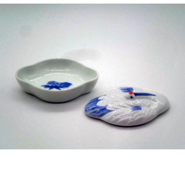 有田焼 陽刻 蓋物　鶴