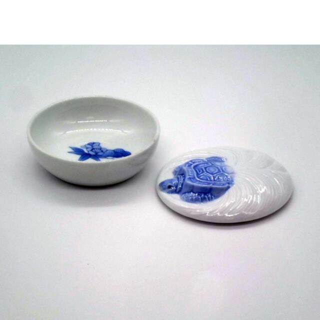 有田焼 陽刻 蓋物　亀