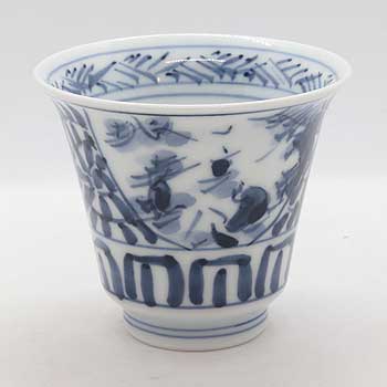 染付タコ唐草反り杯