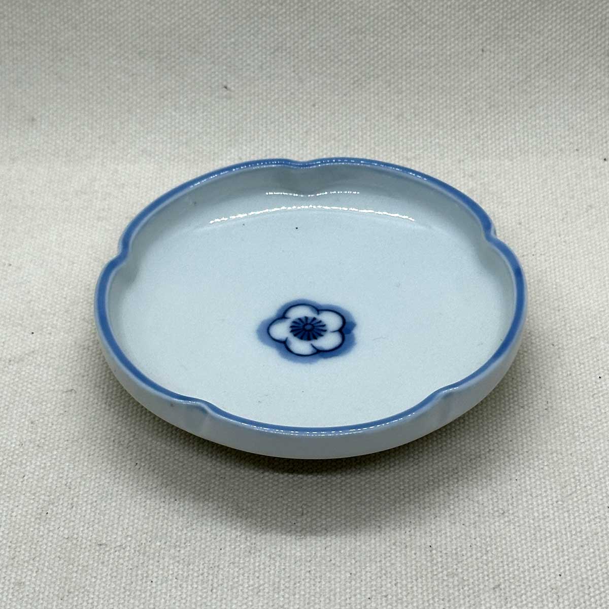 見込梅絵梅型小皿