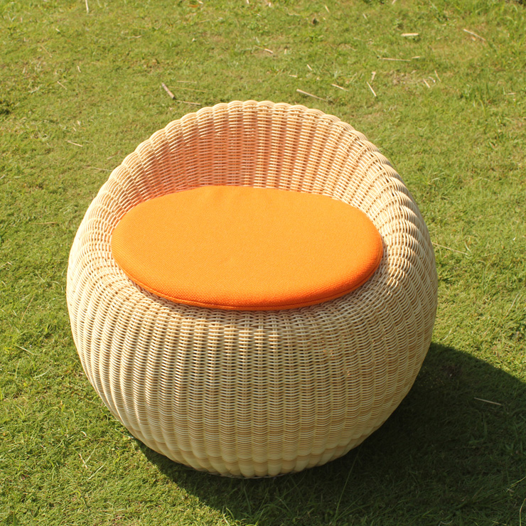 低い脊当てのついた丸いPOPOスツール　YR-S-132-POPO サイズ(cm)W:60　D:60　H:51　SH:35 | 天然ラタン | 【受注生産 | 】