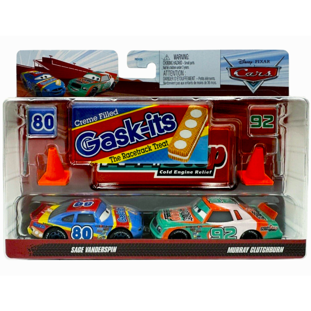 ディズニー ピクサー カーズ 2023 マテル 1/55スケール ダイキャスト ミニカー 2パック セージ・バンダースピン No.80 & マーレイ・クラッチバーン No.92 with サインボード