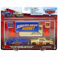 ディズニー ピクサー カーズ 2022 マテル 1/55スケール ダイキャスト ミニカー 2パック ダートトラック ファビュラス ハドソン・ホーネット & ヘイデイ・リロイ・ヘミング with サインボード