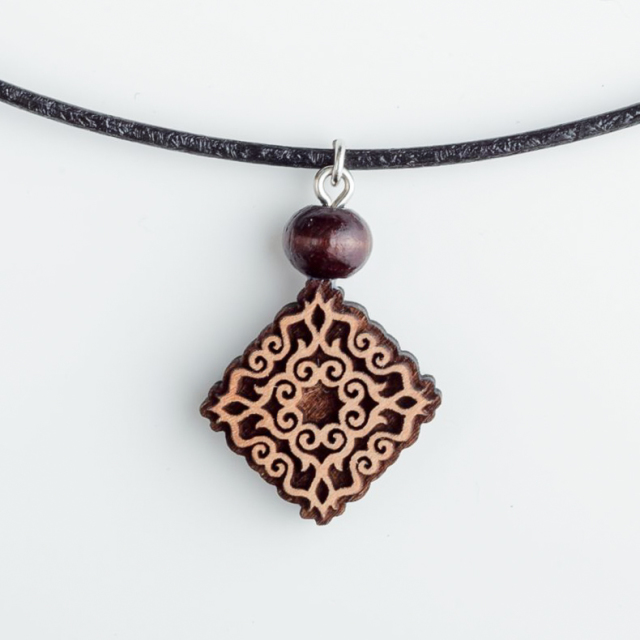 アイヌ文様ペンダント - ni-kuri (ニクリ・木の姿） | アイヌ