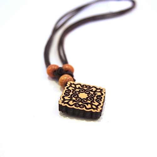 アイヌ文様ペンダント - ni-kuri (ニクリ・木の姿） | アイヌ