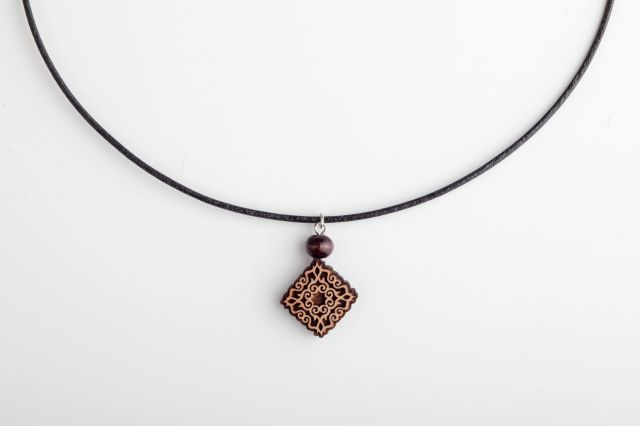 アイヌ文様ペンダント - ni-kuri (ニクリ・木の姿） | アイヌ