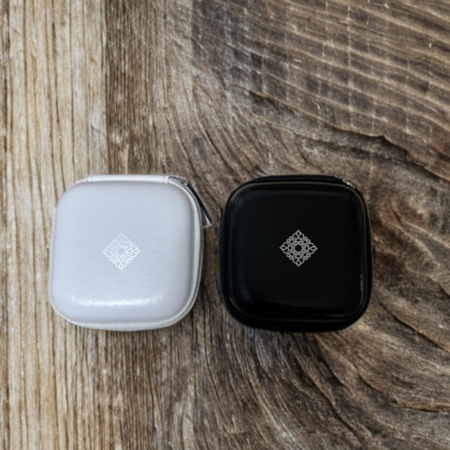 アイヌ文様マルチケース（White・Black）