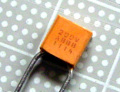 【セラミック】AVX　セラミックコンデンサ　820pF/200V