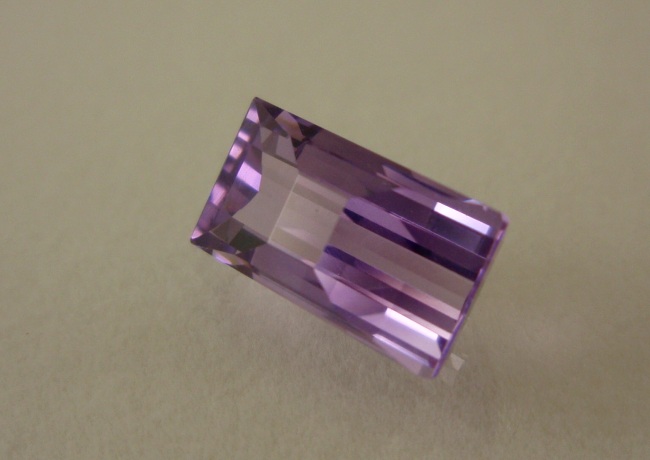 【高品質ルース】透明感のある澄んだすみれ色！！ブラジル産アメシストルース　2.8ct.UPバゲットシェイプ12x6ｍｍファンシーカット