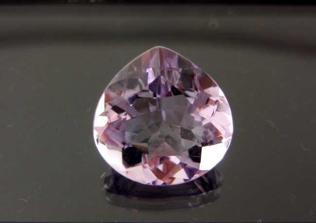 【アクセサリールース】　明るいすみれ色！！ブラジル産アメシストルース　5.41カラット　ペアシェイプ12mm