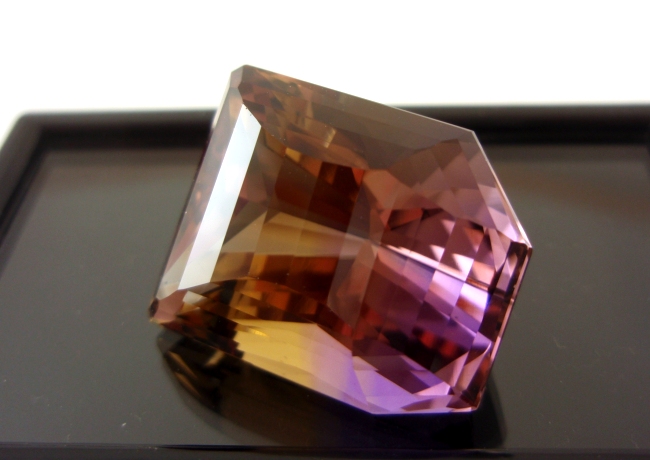 ブラジル産アメトリン☆ファンシー19.5x17.7☆36.62ct.