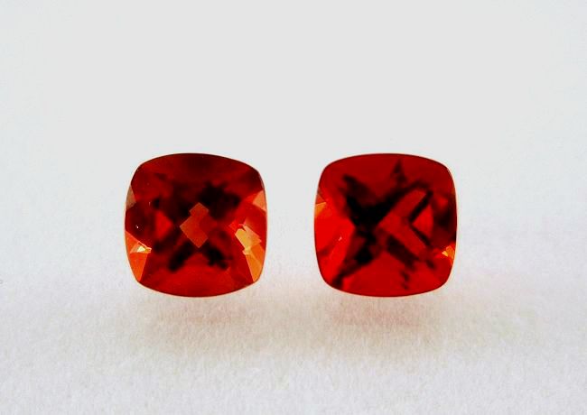 【高品質ルース】【ペアルース】灼熱レッド！！コンゴ産アンデシンルース　合計1.68ｃｔ．　クッションシェイプ6ｍｍペアセット