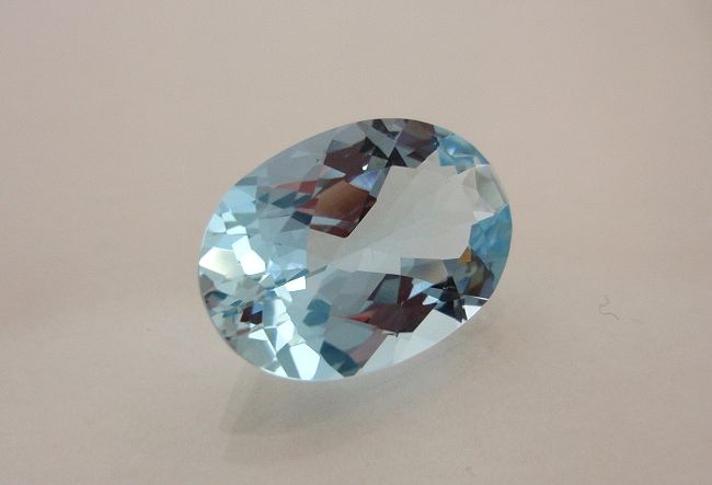 【高品質ルース】モザンビーク産アクアマリンルース　4.58ｃｔ．　オーバルシェイプ　14.5x10mm