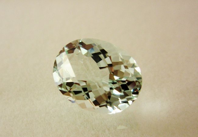 【高品質ルース】モザンビーク産アクアマリンルース　3.04ct.オーバルシェイプチェッカーボードカット11x８mm