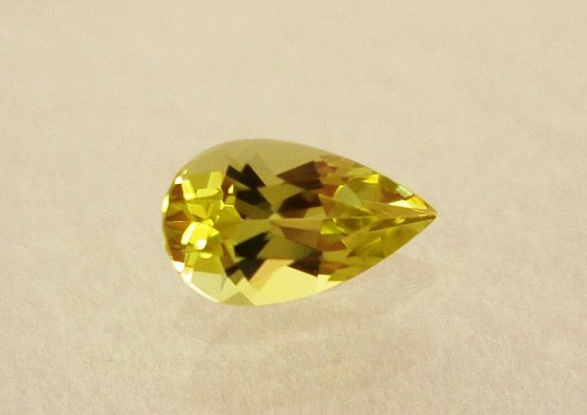【高品質ルース】ザンビア産　カナリートルマリン　約0.17ct.ペアシェイプ5x3mm