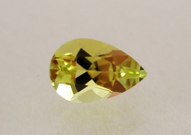 【高品質ルース】ザンビア産　カナリートルマリン　約0.38ct.ペアシェイプ6x4mm