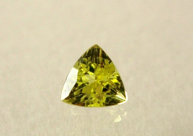 【高品質ルース】ザンビア産　カナリートルマリン　約0.09ct.トリリアントシェイプ3mm