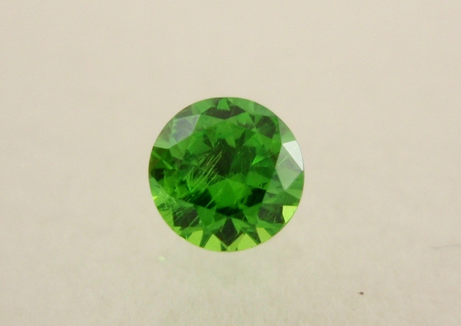 ロシア産デマントイドガーネット☆ラウンドシェイプ☆3.3mm☆0.18ct.