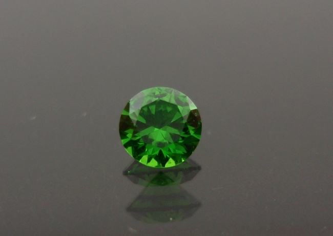 ロシア産デマントイドガーネット☆ラウンドシェイプ☆3.1mm☆0.13ct.