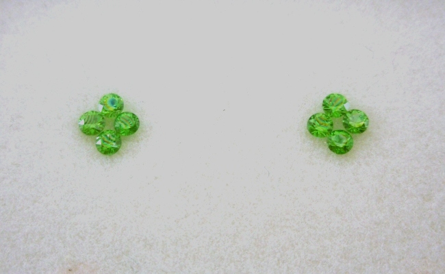 ロシア産　デマントイドガーネット　合計0.30カラット　約2.0ｍｍラウンドセットルース