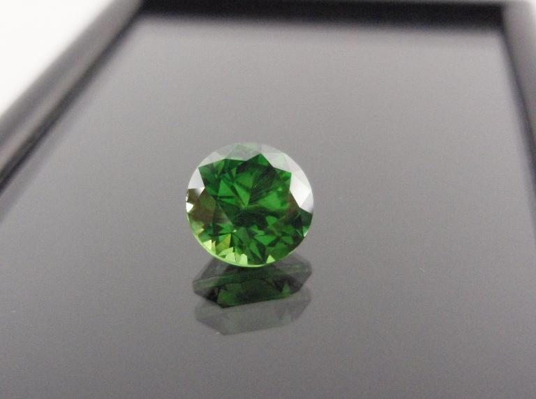 【高品質】高品質ロシア産デマントイドガーネット　１．４２ｃｔ．ラウンドシェイプ