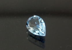 【高品質ルース】マリンブルーの輝き！！モザンビーク産アクアマリンルース　０．３カラットUP　ペアシェイプ　６ｘ４ｍｍ