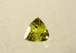 【高品質ルース】ザンビア産　カナリートルマリン　約0.09ct.トリリアントシェイプ3mm