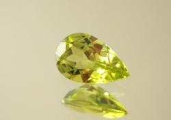 ザンビア産カナリートルマリン☆ペアシェイプ8x5mm☆0.75ct.