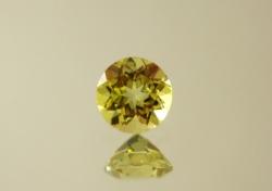 ザンビア産カナリートルマリン☆ラウンドシェイプ☆約５mm☆0.51ct.