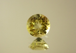 ザンビア産カナリートルマリン☆ラウンドシェイプ☆約５mm☆0.51ct.