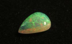 【高品質ルース】ブラジル産ホワイトオパールルース　１．１３カラット　ペアシェイプカボション　9.5x7mm