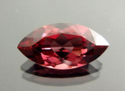 【高品質ルース】タンザニア産　ロードライトガーネット2.39カラット　マーキスシェイプ12x6mm
