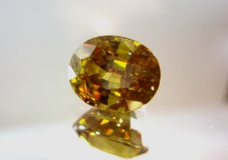 マダガスカル産スフェーン☆オーバル9.5ｘ7.5☆3.30ct.