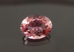 【高品質ルース】やさしいピンクのトルマリン！！カシミール産ピンクトルマリン　1.61カラット　オーバルシェイプ9ｘ7mm