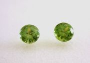 【アクセサリールース】【ペアルース】ロシア産　デマントイドガーネット　合計0.85ｃｔ．　4.6ｍｍラウンドシェイプ