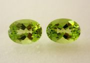 【高品質ルース】【ペアルース】　チャイナ産ペリドット合計2.60ｃｔ．　オーバルシェイプ8ｘ6ｍｍペアセット