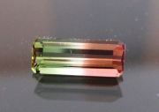 【高品質】ナイジェリア産　トリカラートルマリン　０．５４カラット　オクタゴン　８ｘ３mm