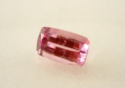 【高品質ルース】鮮やかな蛍光ピンク！！カシミール産ピンクトルマリン　3.07ct.クッションシェイプ