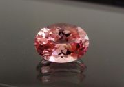 【高品質ルース】淡いピンクのボディーカラー！！カシミール産ピンクトルマリン　1.32カラット　オーバルシェイプ8ｘ6mm