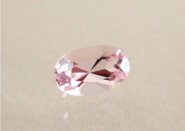 【高品質ルース】≪オーバルシェイプ（OV)５ｘ３mm（544）≫マダガスカル産　モルガナイト　約０．２２カラット　